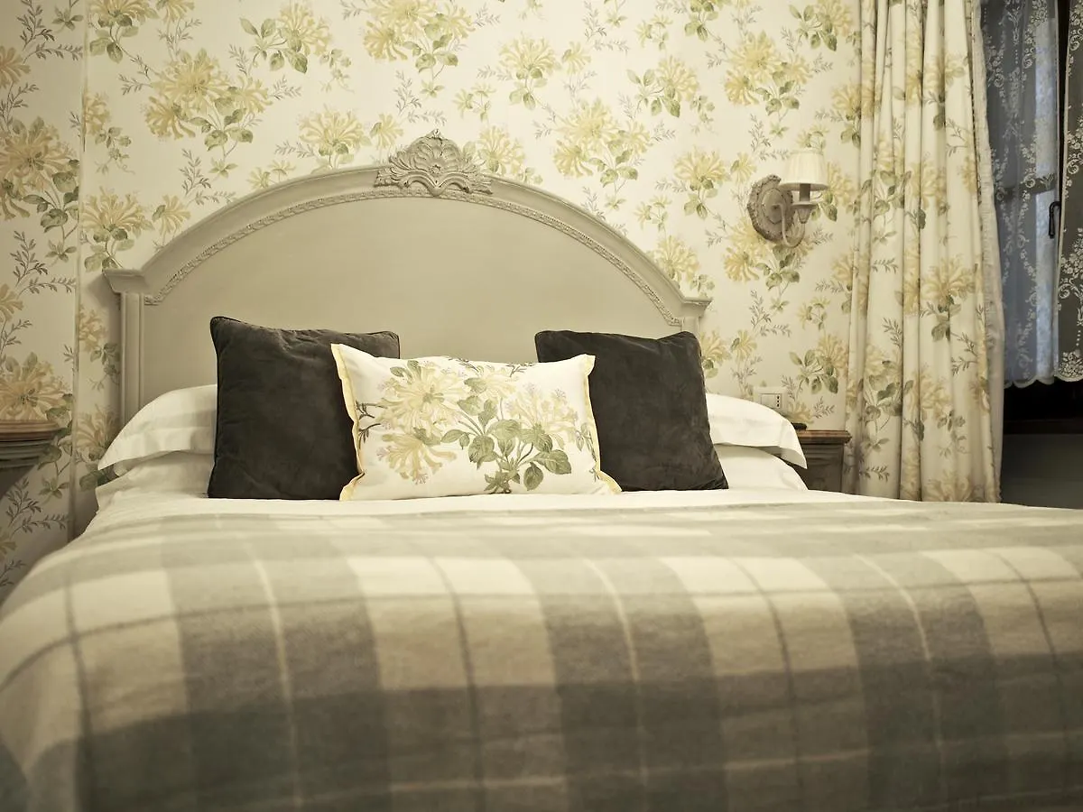 Hotel Le Sei Dame Bardi Italien