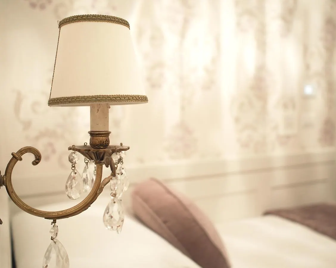 Le Sei Dame Hotel Bardi 0*,  Italy