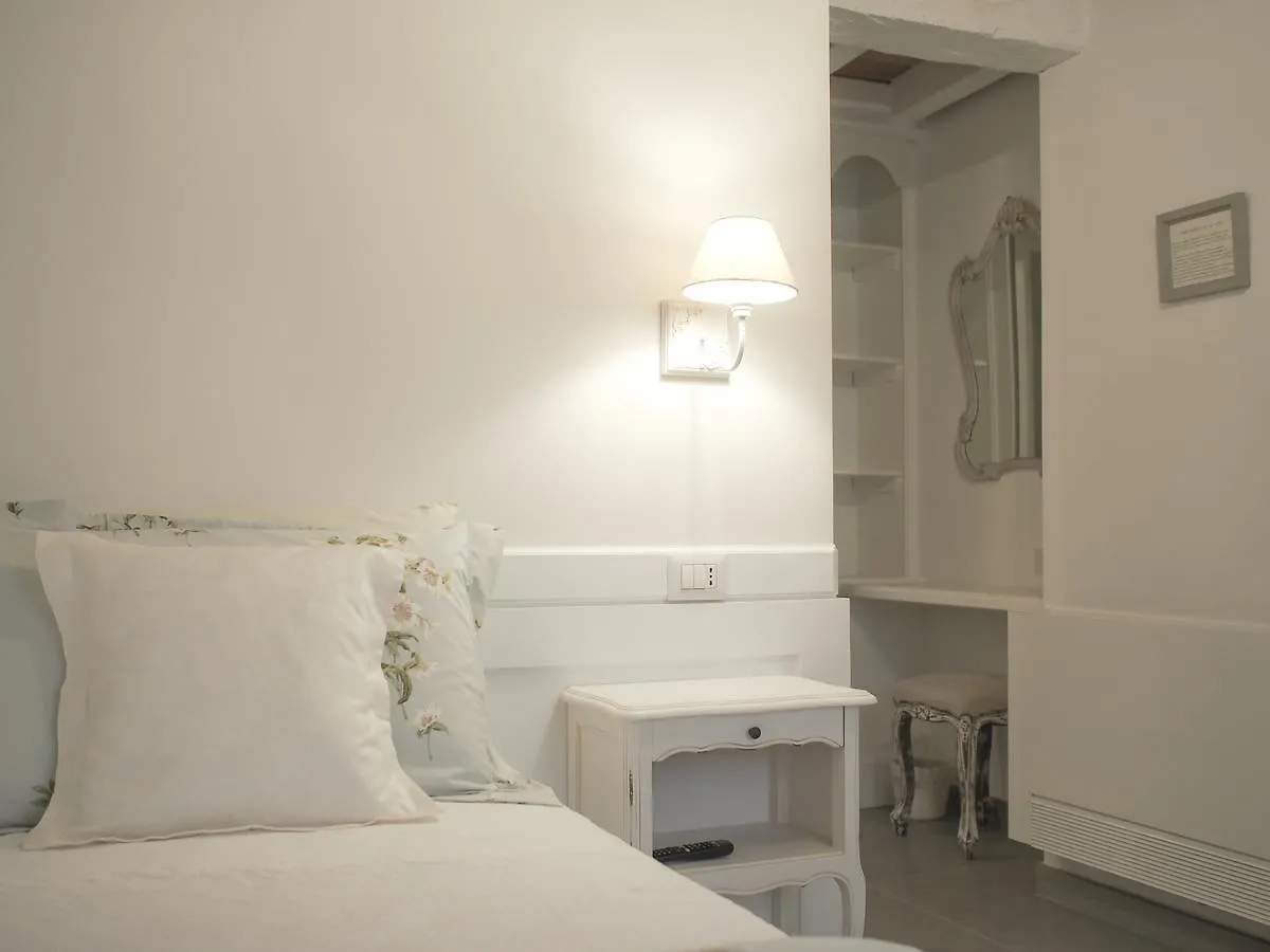 Le Sei Dame Hotel Bardi 0*,